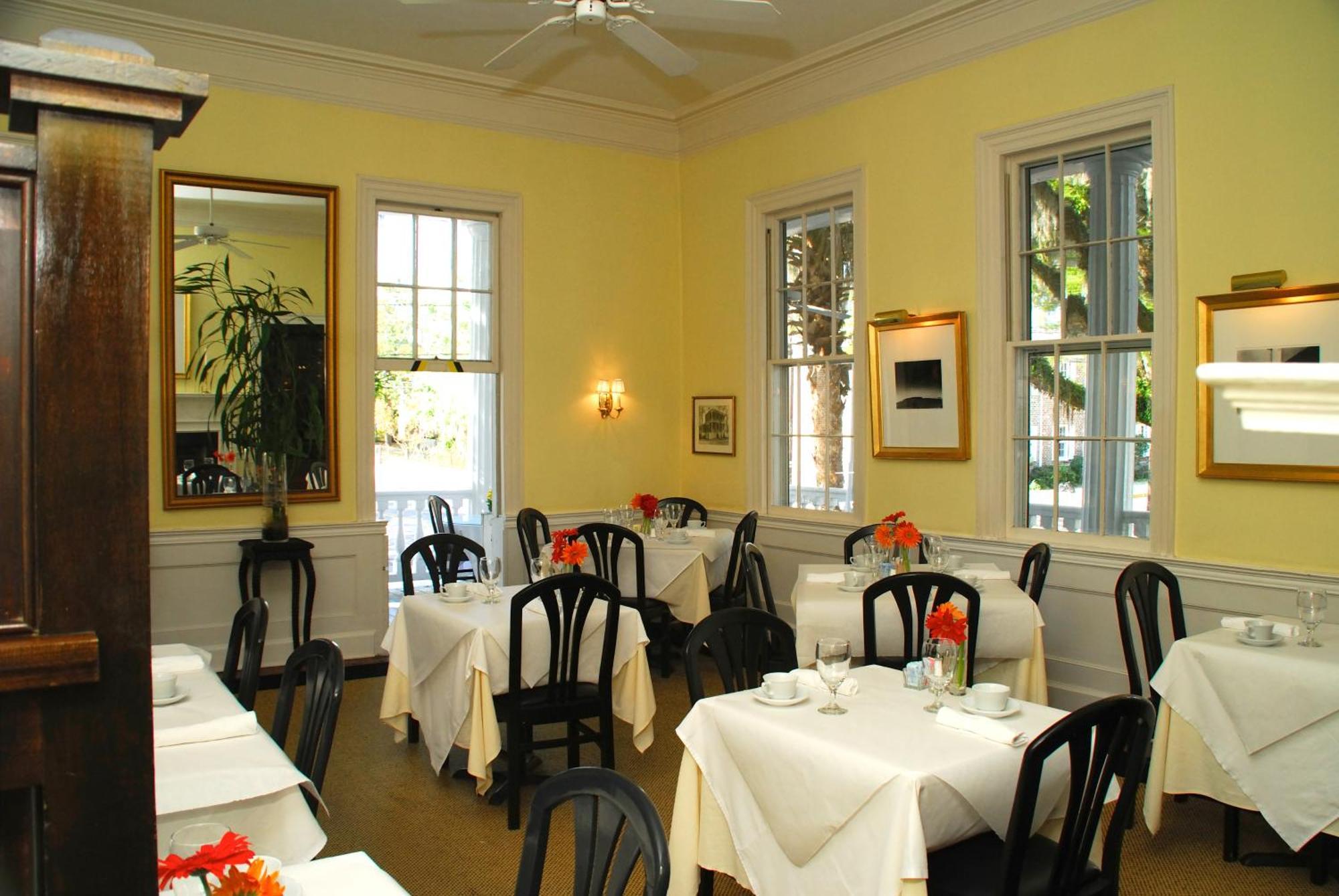 Rhett House Bed and Breakfast Beaufort Restaurant billede
